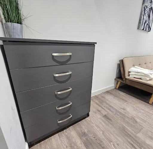 Comfy Studio For 5 In Deltan Croydon Dpg4